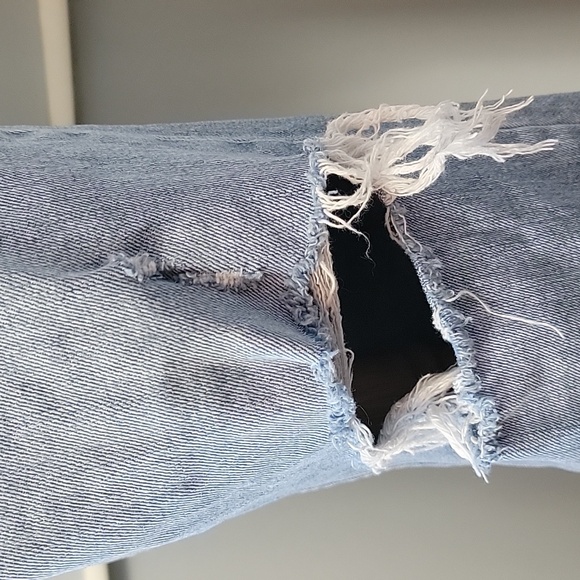 ABERCROMBIE & FITCH The Mom High Rise Light Wash Distressed Destroyed Jeans - Picture 4 of 7